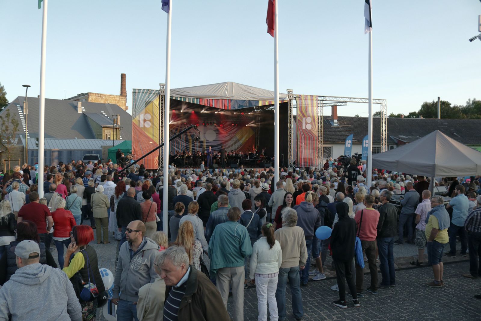 Mööda piiri